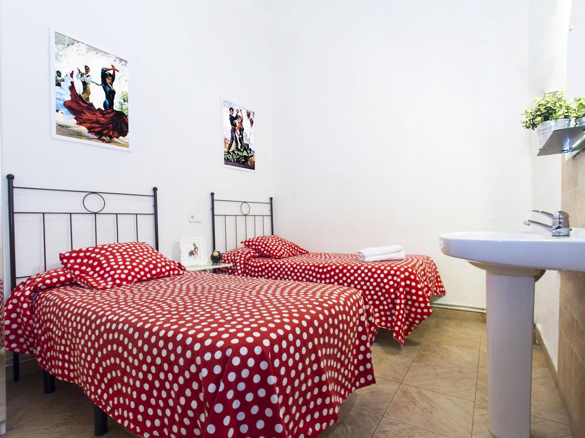 Hostal Bahia Мадрид Екстериор снимка
